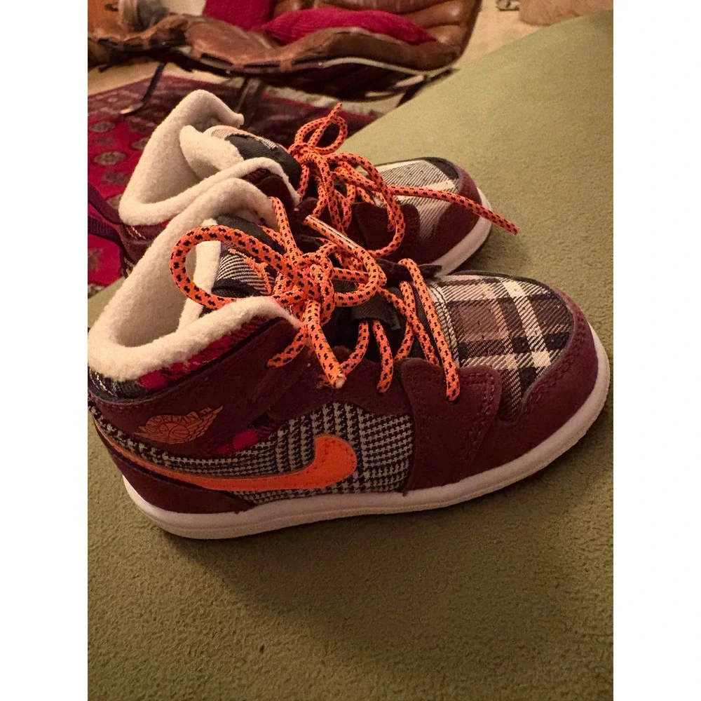 Nike Jordan Toddler High Top Sneakers‎ Plaid Orange Laces Cozy Lined